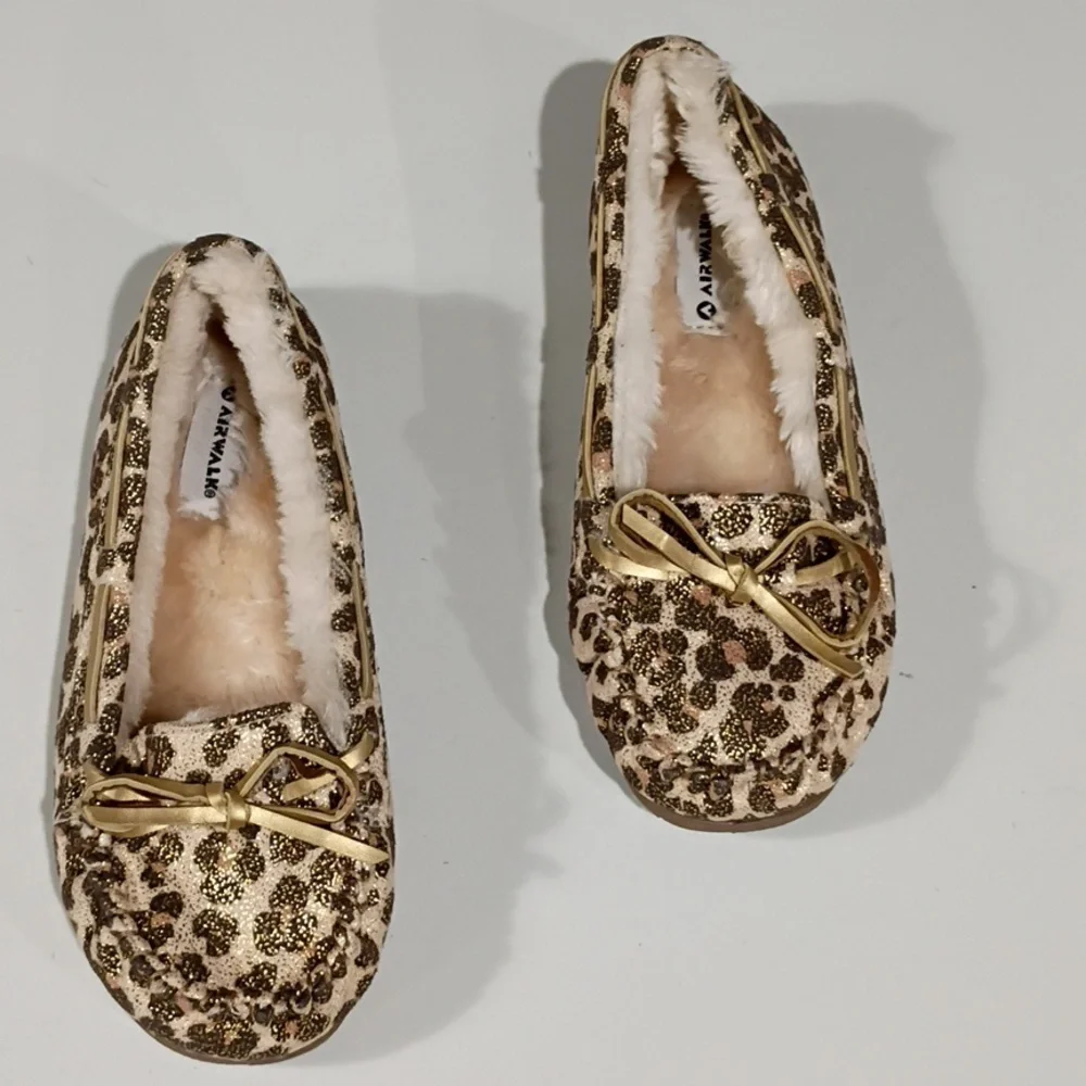 NWNT Airwalk Gold Leopard Girls Flats/Loafers Size 1